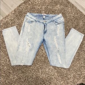 Light Washed Distressed Jeans